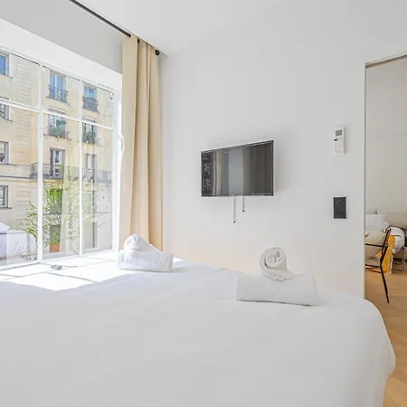 Apartament Lovely & Exclusive Parisian Flat *