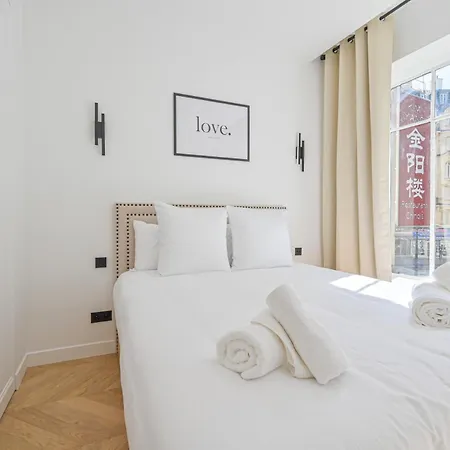 דירה Lovely & Exclusive Parisian Flat